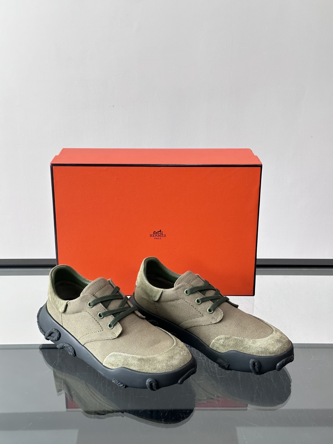 爱马仕26ss运动鞋​​👟爱马仕麂皮➕帆布面料运动鞋，低柔软麂皮，质感细腻又耐穿！橡胶鞋底抓地力强，日常