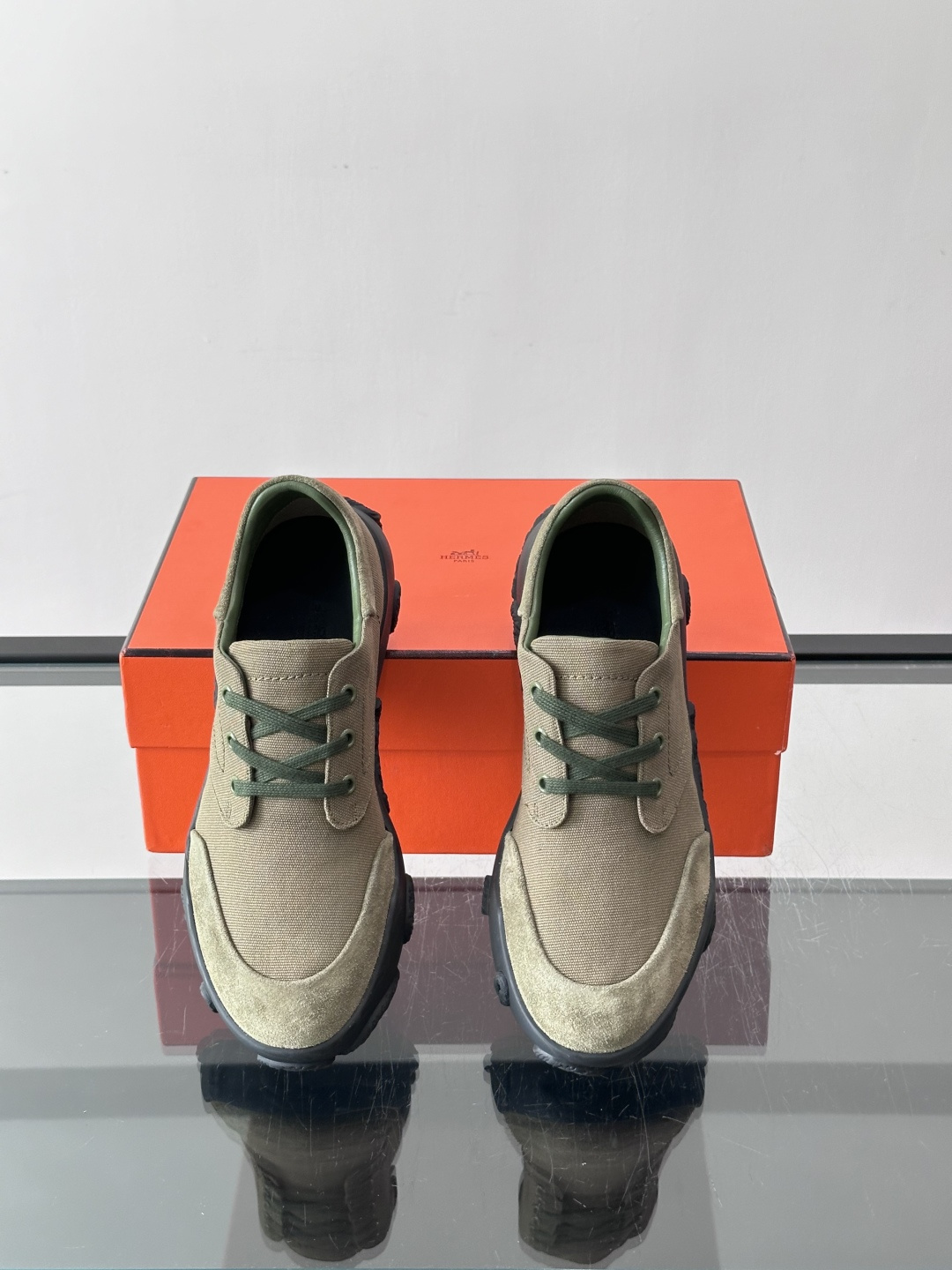 爱马仕26ss运动鞋​​👟爱马仕麂皮➕帆布面料运动鞋，低柔软麂皮，质感细腻又耐穿！橡胶鞋底抓地力强，日常