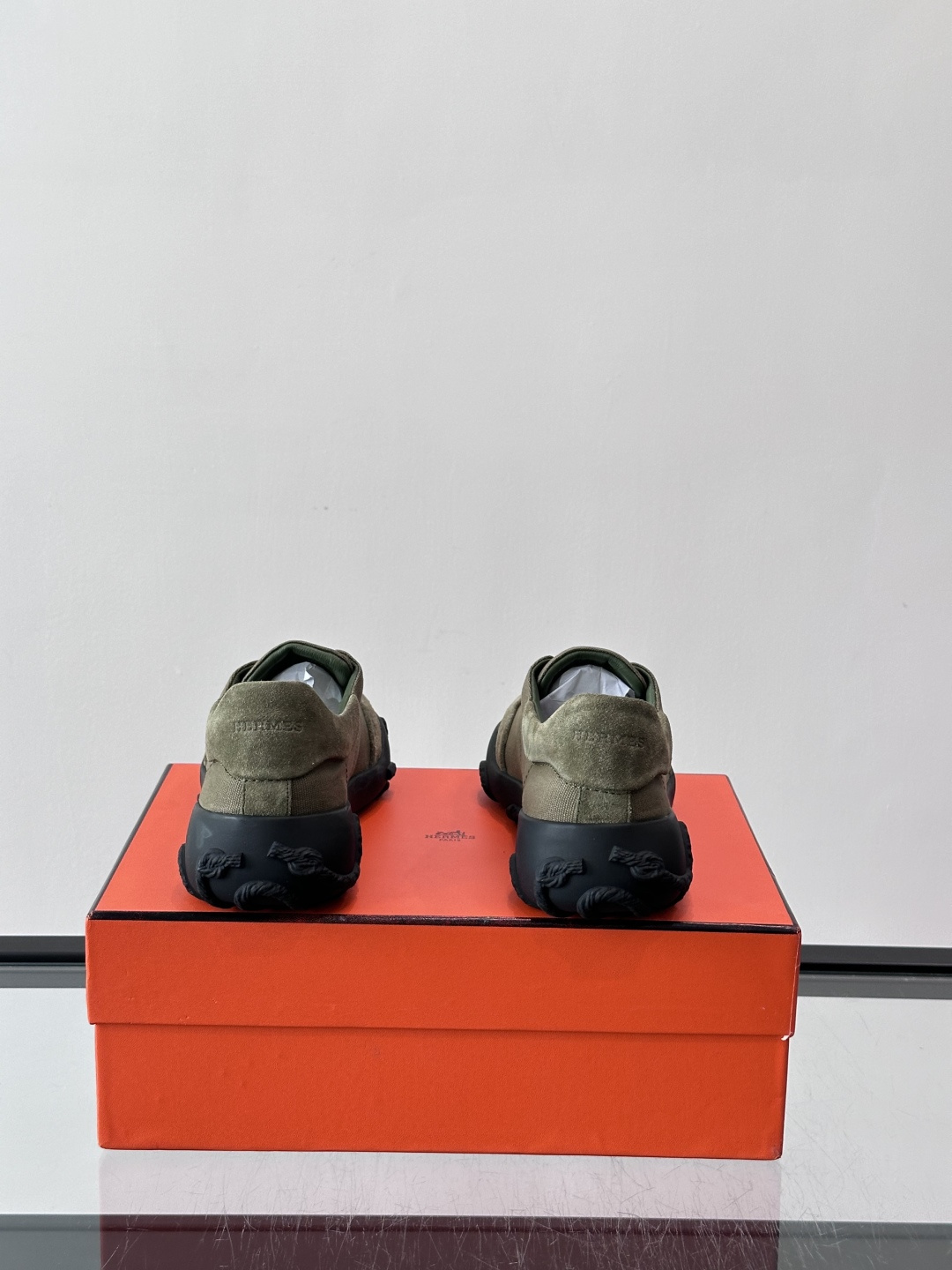 爱马仕26ss运动鞋​​👟爱马仕麂皮➕帆布面料运动鞋，低柔软麂皮，质感细腻又耐穿！橡胶鞋底抓地力强，日常