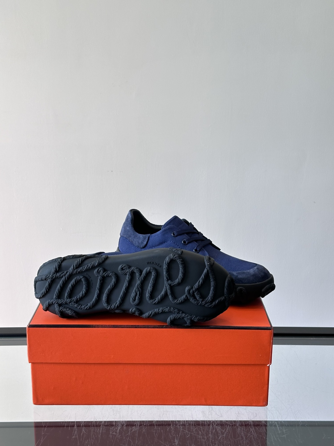 爱马仕26ss运动鞋​​👟爱马仕麂皮➕帆布面料运动鞋，低柔软麂皮，质感细腻又耐穿！橡胶鞋底抓地力强，日常