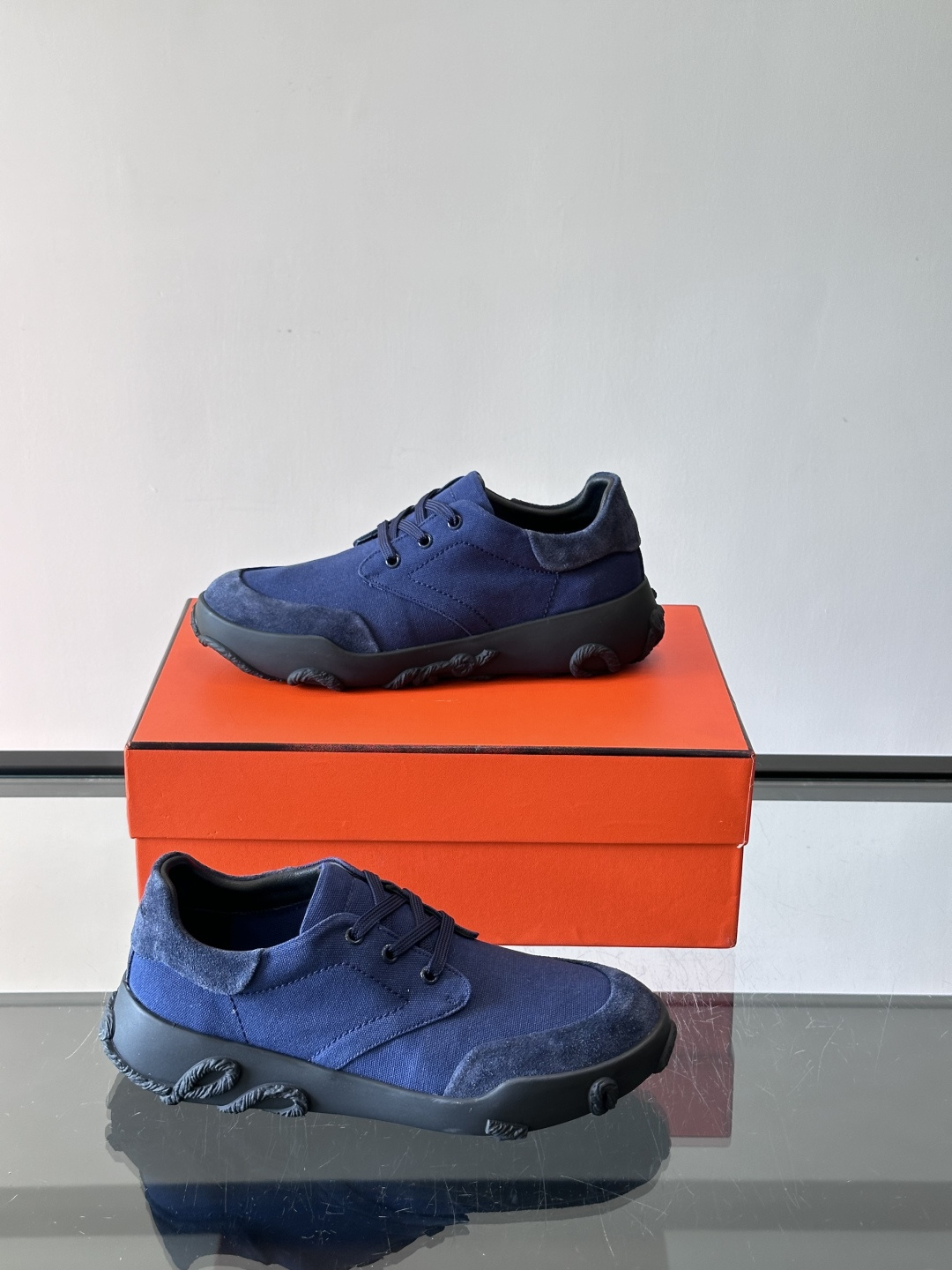 爱马仕26ss运动鞋​​👟爱马仕麂皮➕帆布面料运动鞋，低柔软麂皮，质感细腻又耐穿！橡胶鞋底抓地力强，日常