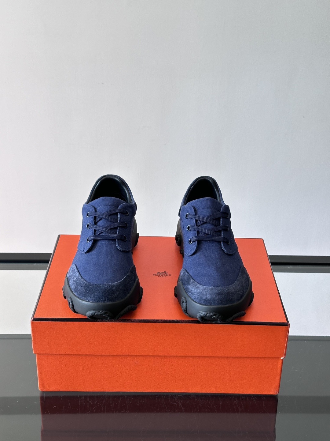 爱马仕26ss运动鞋​​👟爱马仕麂皮➕帆布面料运动鞋，低柔软麂皮，质感细腻又耐穿！橡胶鞋底抓地力强，日常