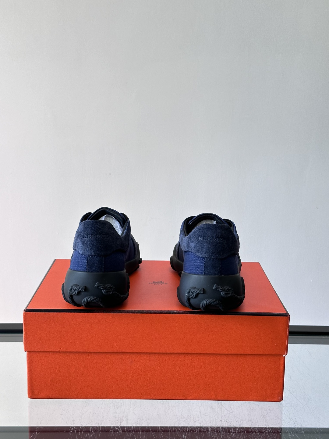 爱马仕26ss运动鞋​​👟爱马仕麂皮➕帆布面料运动鞋，低柔软麂皮，质感细腻又耐穿！橡胶鞋底抓地力强，日常