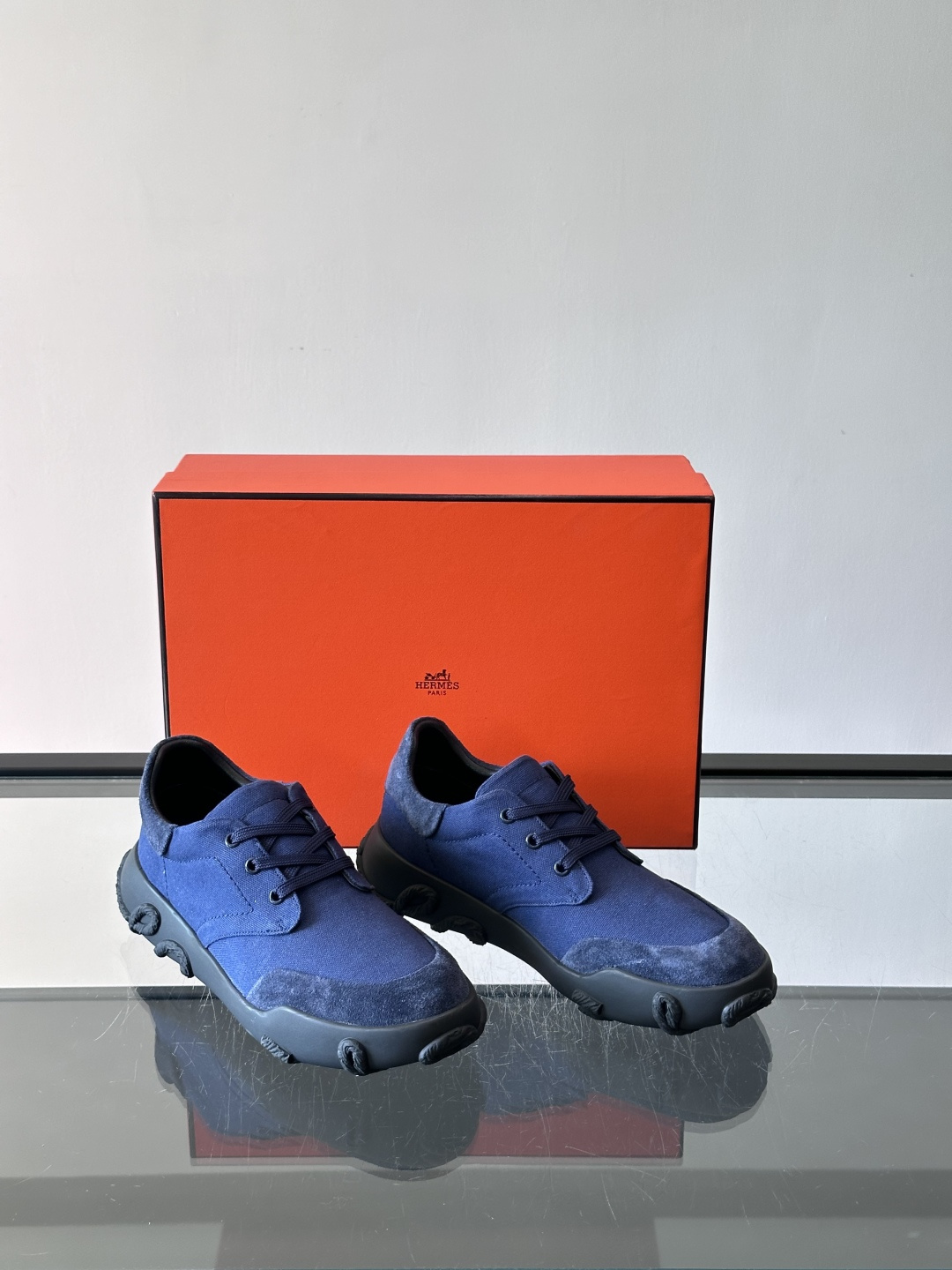 爱马仕26ss运动鞋​​👟爱马仕麂皮➕帆布面料运动鞋，低柔软麂皮，质感细腻又耐穿！橡胶鞋底抓地力强，日常
