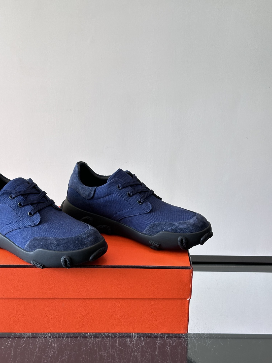 爱马仕26ss运动鞋​​👟爱马仕麂皮➕帆布面料运动鞋，低柔软麂皮，质感细腻又耐穿！橡胶鞋底抓地力强，日常