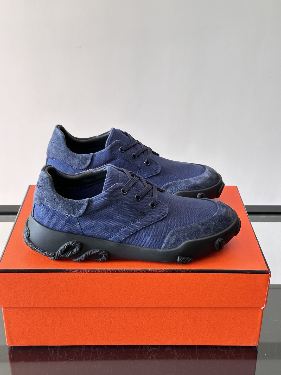 爱马仕26ss运动鞋​​👟爱马仕麂皮➕帆布面料运动鞋，低柔软麂皮，质感细腻又耐穿！橡胶鞋底抓地力强，日常