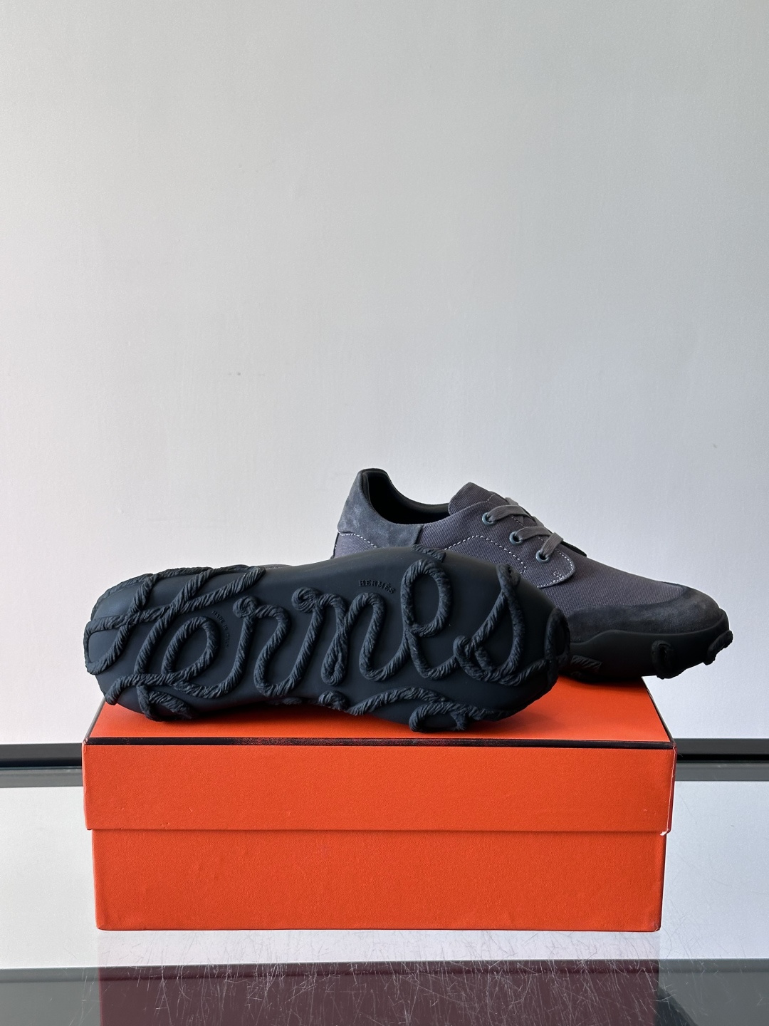 爱马仕26ss运动鞋​​👟爱马仕麂皮➕帆布面料运动鞋，低柔软麂皮，质感细腻又耐穿！橡胶鞋底抓地力强，日常