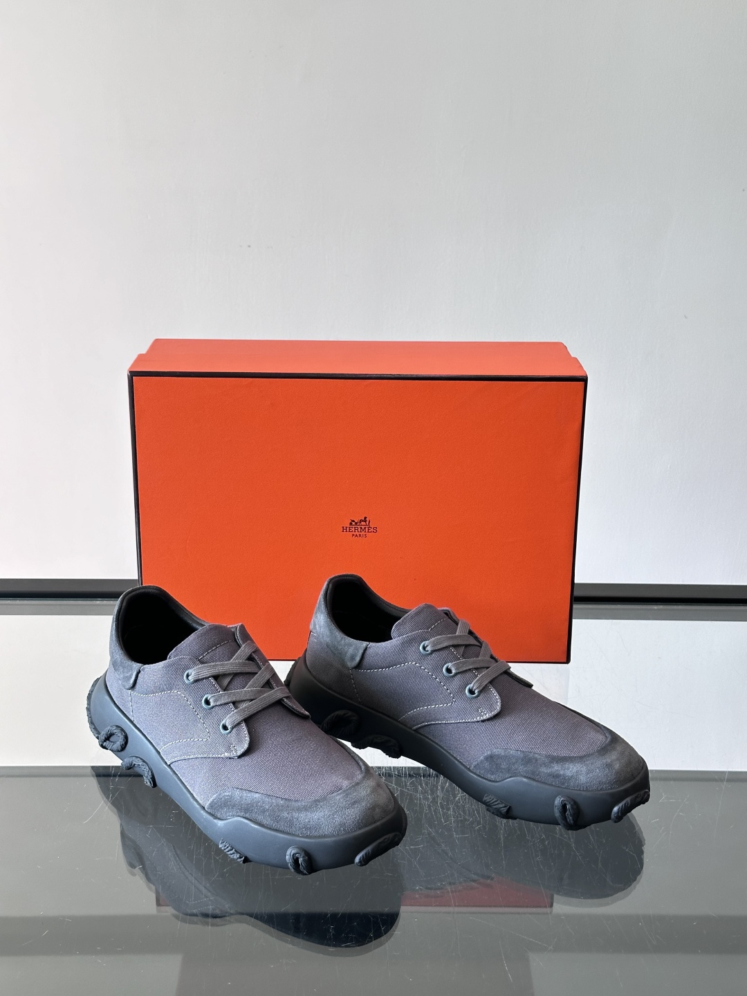 爱马仕26ss运动鞋​​👟爱马仕麂皮➕帆布面料运动鞋，低柔软麂皮，质感细腻又耐穿！橡胶鞋底抓地力强，日常