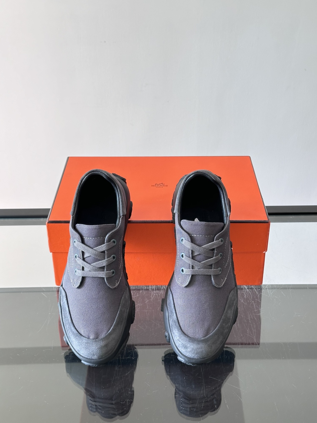 爱马仕26ss运动鞋​​👟爱马仕麂皮➕帆布面料运动鞋，低柔软麂皮，质感细腻又耐穿！橡胶鞋底抓地力强，日常