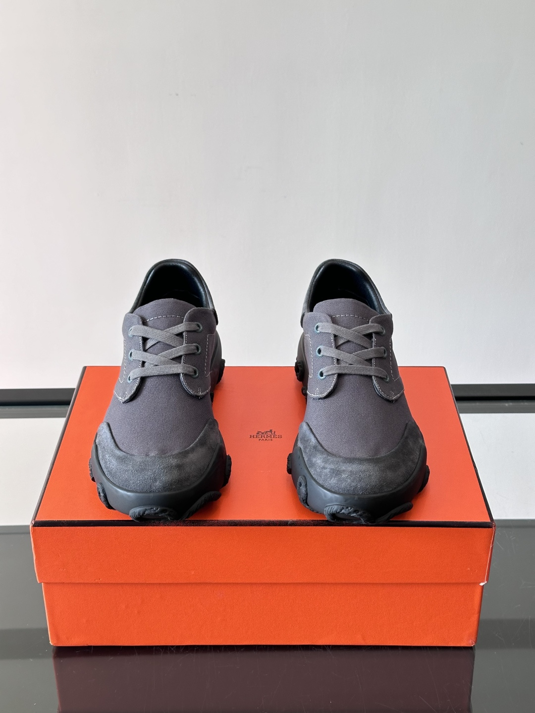 爱马仕26ss运动鞋​​👟爱马仕麂皮➕帆布面料运动鞋，低柔软麂皮，质感细腻又耐穿！橡胶鞋底抓地力强，日常
