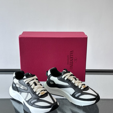 VALENTINO华伦天奴 GARAVANI DEMIVEE 条纹嵌饰网眼织物低帮运动鞋侧面 VLOGO VALENTINO华伦天奴 GARAVANI DEMIVEE 条纹嵌饰网眼织物低帮运动鞋侧面 VLOGO