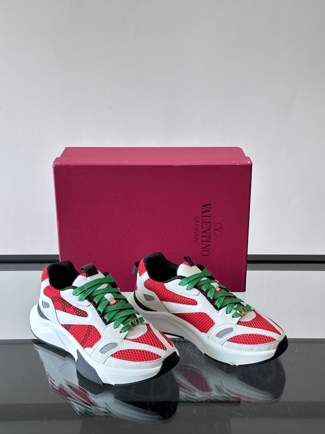 VALENTINO华伦天奴 GARAVANI DEMIVEE 条纹嵌饰网眼织物低帮运动鞋侧面 VLOGO