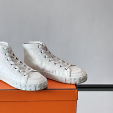 爱马仕Maxi运动鞋👟!鞋面采用棉质帆布和小牛皮运动鞋,搭配轻盈鞋底,饰有撞色“H”缝线。打造休闲运动造 爱马仕Maxi运动鞋👟!鞋面采用棉质帆布和小牛皮运动鞋,搭配轻盈鞋底,饰有撞色“H”缝线。打造休闲运动造
