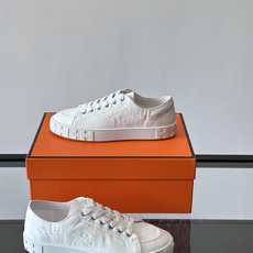 爱马仕Maxi运动鞋👟!低帮款鞋面采用棉质帆布和小牛皮运动鞋,搭配轻盈鞋底,饰有撞色“H”缝线。打造休闲 爱马仕Maxi运动鞋👟!低帮款鞋面采用棉质帆布和小牛皮运动鞋,搭配轻盈鞋底,饰有撞色“H”缝线。打造休闲