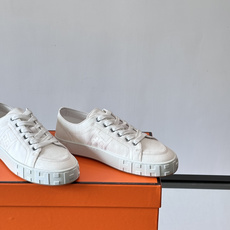 爱马仕Maxi运动鞋👟!低帮款鞋面采用棉质帆布和小牛皮运动鞋,搭配轻盈鞋底,饰有撞色“H”缝线。打造休闲 爱马仕Maxi运动鞋👟!低帮款鞋面采用棉质帆布和小牛皮运动鞋,搭配轻盈鞋底,饰有撞色“H”缝线。打造休闲