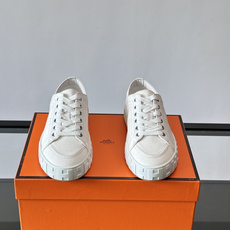 爱马仕Maxi运动鞋👟!低帮款鞋面采用棉质帆布和小牛皮运动鞋,搭配轻盈鞋底,饰有撞色“H”缝线。打造休闲 爱马仕Maxi运动鞋👟!低帮款鞋面采用棉质帆布和小牛皮运动鞋,搭配轻盈鞋底,饰有撞色“H”缝线。打造休闲