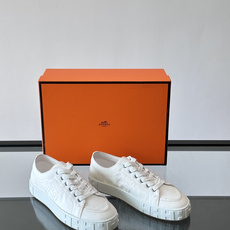 爱马仕Maxi运动鞋👟!低帮款鞋面采用棉质帆布和小牛皮运动鞋,搭配轻盈鞋底,饰有撞色“H”缝线。打造休闲 爱马仕Maxi运动鞋👟!低帮款鞋面采用棉质帆布和小牛皮运动鞋,搭配轻盈鞋底,饰有撞色“H”缝线。打造休闲