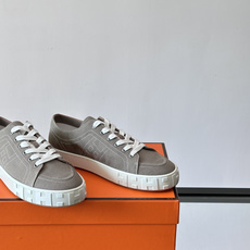 爱马仕Maxi运动鞋👟!低帮款鞋面采用棉质帆布和小牛皮运动鞋,搭配轻盈鞋底,饰有撞色“H”缝线。打造休闲 爱马仕Maxi运动鞋👟!低帮款鞋面采用棉质帆布和小牛皮运动鞋,搭配轻盈鞋底,饰有撞色“H”缝线。打造休闲