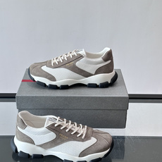 👟Prada男士休闲运动鞋,简约时尚,网布+皮革拼接,透气又有支撑力。橡胶鞋底防滑,日常穿搭或轻运动都OK!鞋侧低调Lo 👟Prada男士休闲运动鞋,简约时尚,网布+皮革拼接,透气又有支撑力。橡胶鞋底防滑,日常穿搭或轻运动都OK!鞋侧低调Lo