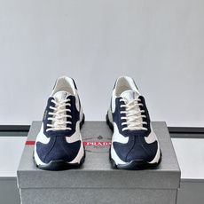 👟Prada男士休闲运动鞋,简约时尚,网布+皮革拼接,透气又有支撑力。橡胶鞋底防滑,日常穿搭或轻运动都OK!鞋侧低调Lo 👟Prada男士休闲运动鞋,简约时尚,网布+皮革拼接,透气又有支撑力。橡胶鞋底防滑,日常穿搭或轻运动都OK!鞋侧低调Lo
