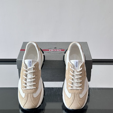 👟Prada男士休闲运动鞋,简约时尚,网布+皮革拼接,透气又有支撑力。橡胶鞋底防滑,日常穿搭或轻运动都OK!鞋侧低调Lo 👟Prada男士休闲运动鞋,简约时尚,网布+皮革拼接,透气又有支撑力。橡胶鞋底防滑,日常穿搭或轻运动都OK!鞋侧低调Lo