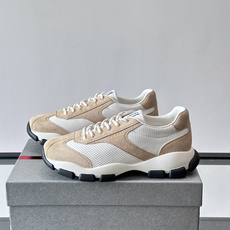 👟Prada男士休闲运动鞋,简约时尚,网布+皮革拼接,透气又有支撑力。橡胶鞋底防滑,日常穿搭或轻运动都OK!鞋侧低调Lo 👟Prada男士休闲运动鞋,简约时尚,网布+皮革拼接,透气又有支撑力。橡胶鞋底防滑,日常穿搭或轻运动都OK!鞋侧低调Lo