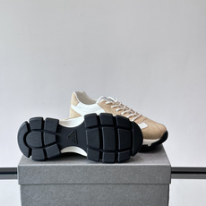 👟Prada男士休闲运动鞋,简约时尚,网布+皮革拼接,透气又有支撑力。橡胶鞋底防滑,日常穿搭或轻运动都OK!鞋侧低调Lo 👟Prada男士休闲运动鞋,简约时尚,网布+皮革拼接,透气又有支撑力。橡胶鞋底防滑,日常穿搭或轻运动都OK!鞋侧低调Lo