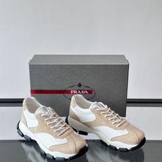 👟Prada男士休闲运动鞋,简约时尚,网布+皮革拼接,透气又有支撑力。橡胶鞋底防滑,日常穿搭或轻运动都OK!鞋侧低调Lo 👟Prada男士休闲运动鞋,简约时尚,网布+皮革拼接,透气又有支撑力。橡胶鞋底防滑,日常穿搭或轻运动都OK!鞋侧低调Lo
