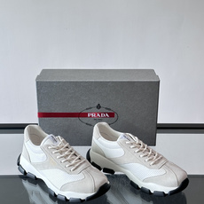 👟Prada男士休闲运动鞋,简约时尚,网布+皮革拼接,透气又有支撑力。橡胶鞋底防滑,日常穿搭或轻运动都OK!鞋侧低调Lo 👟Prada男士休闲运动鞋,简约时尚,网布+皮革拼接,透气又有支撑力。橡胶鞋底防滑,日常穿搭或轻运动都OK!鞋侧低调Lo