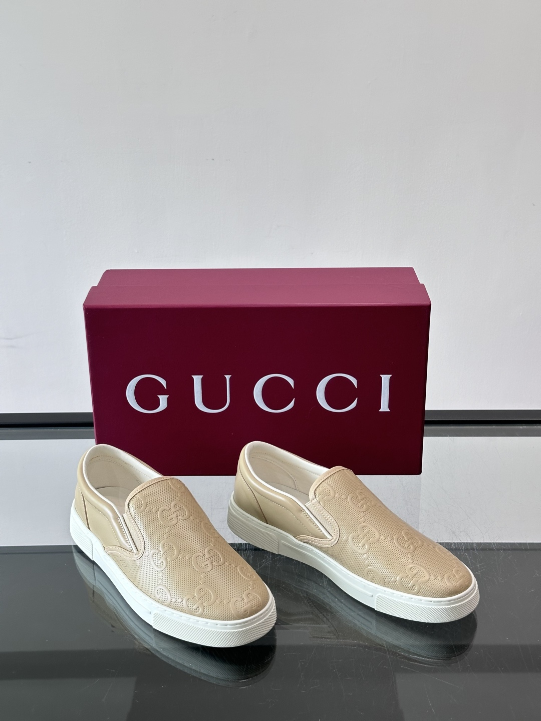 Gucci～经典一脚蹬休闲乐福鞋，原版印花帆布打造，搭配牛皮内里，注塑成型特制牛皮垫，带logo专属橡胶模具底，超精车线