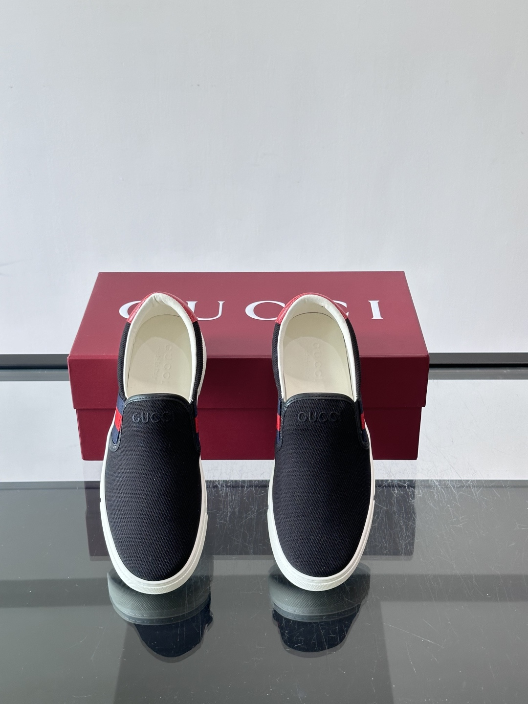 Gucci～经典一脚蹬休闲乐福鞋，原版印花帆布打造，搭配牛皮内里，注塑成型特制牛皮垫，带logo专属橡胶模具底，超精车线