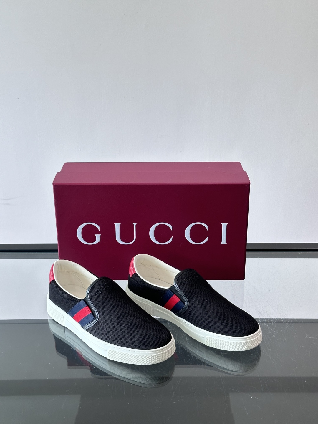 Gucci～经典一脚蹬休闲乐福鞋，原版印花帆布打造，搭配牛皮内里，注塑成型特制牛皮垫，带logo专属橡胶模具底，超精车线