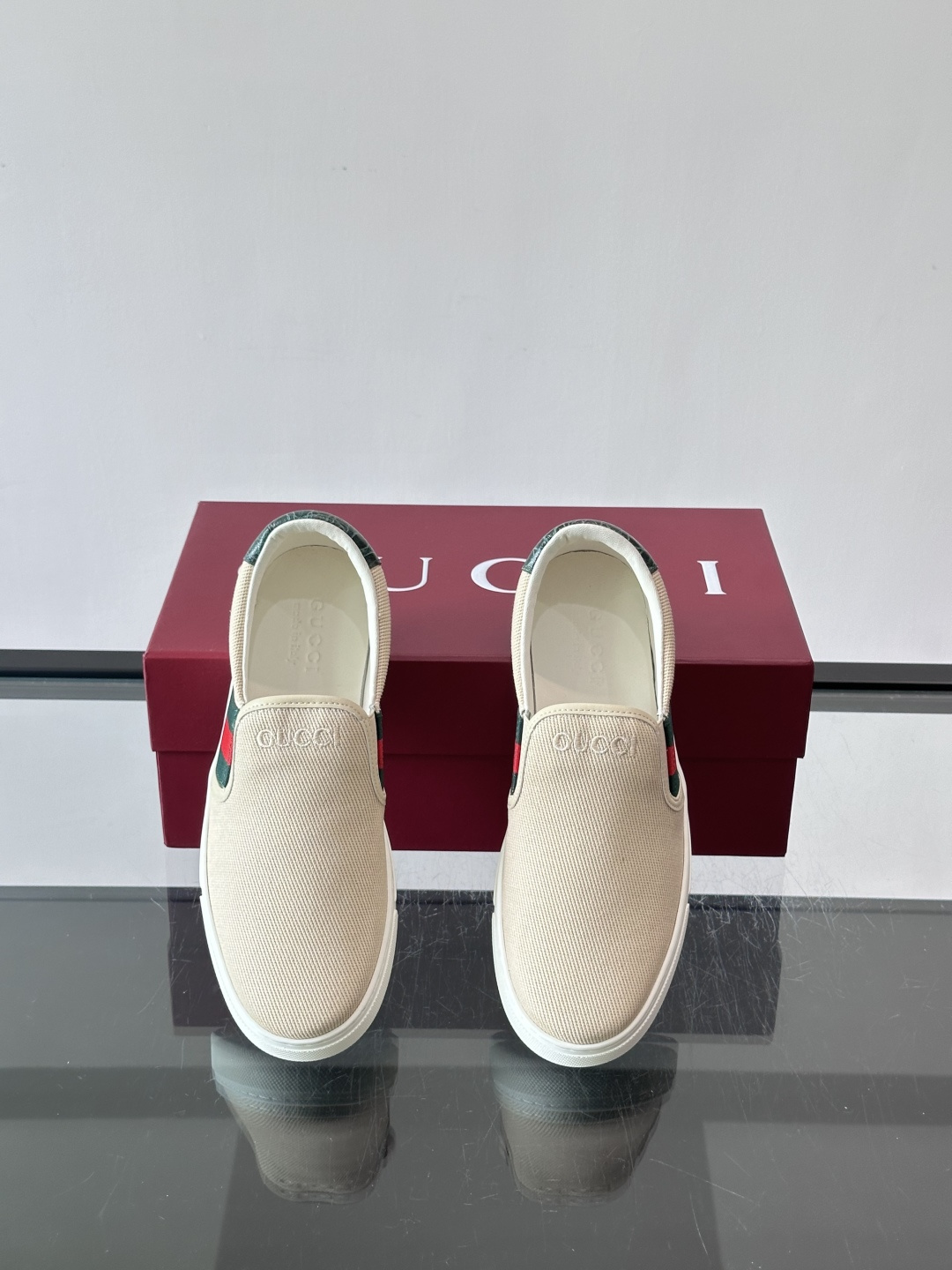 Gucci～经典一脚蹬休闲乐福鞋，原版印花帆布打造，搭配牛皮内里，注塑成型特制牛皮垫，带logo专属橡胶模具底，超精车线