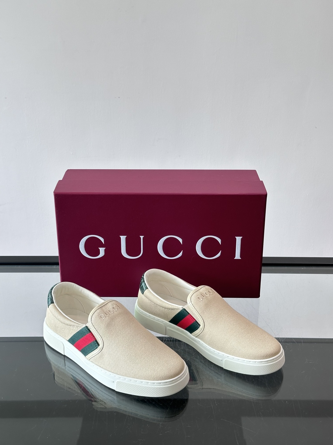 Gucci～经典一脚蹬休闲乐福鞋，原版印花帆布打造，搭配牛皮内里，注塑成型特制牛皮垫，带logo专属橡胶模具底，超精车线