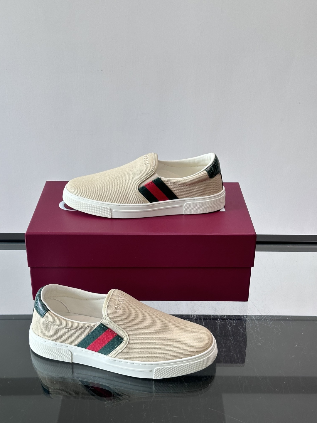 Gucci～经典一脚蹬休闲乐福鞋，原版印花帆布打造，搭配牛皮内里，注塑成型特制牛皮垫，带logo专属橡胶模具底，超精车线