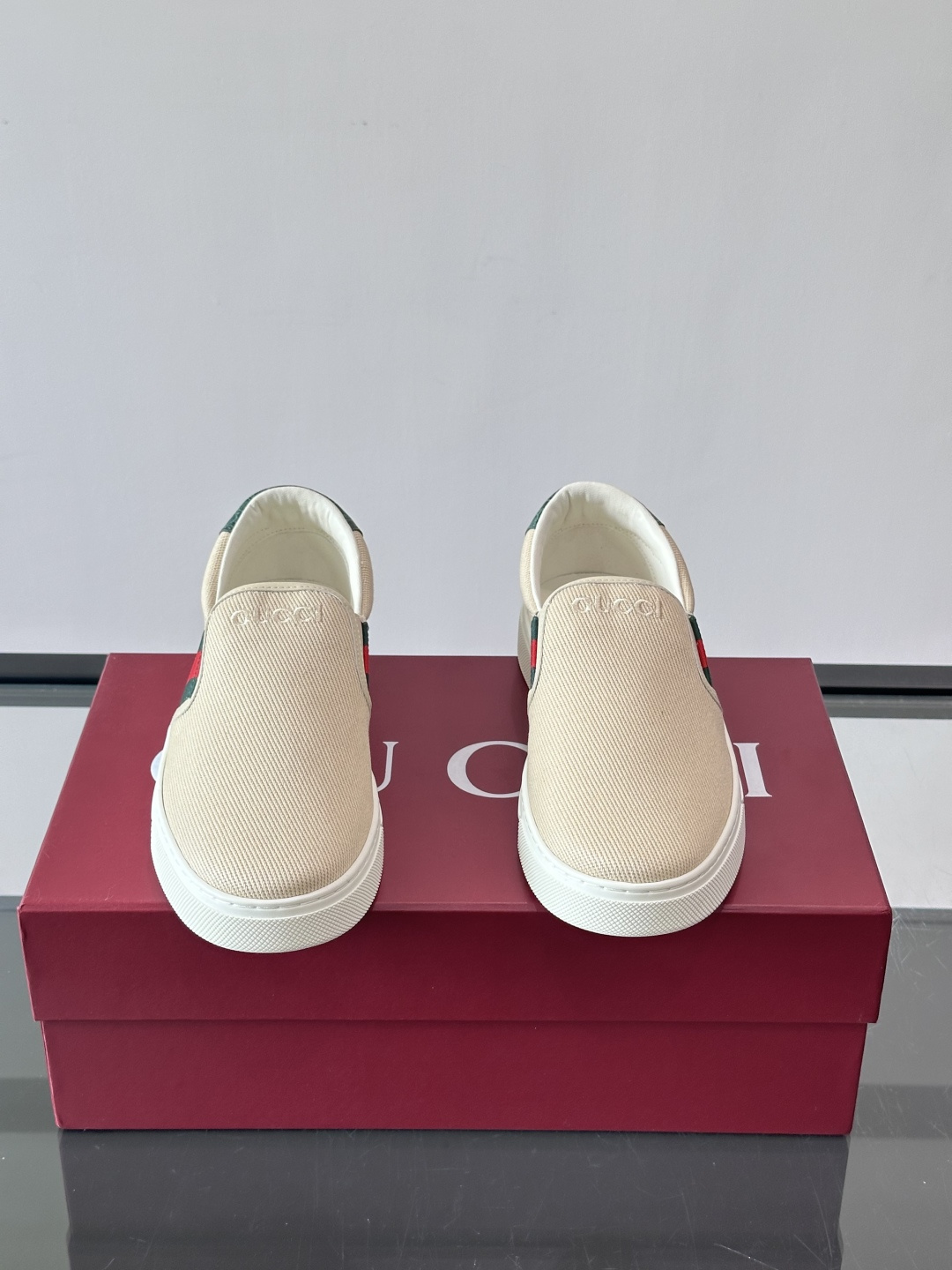 Gucci～经典一脚蹬休闲乐福鞋，原版印花帆布打造，搭配牛皮内里，注塑成型特制牛皮垫，带logo专属橡胶模具底，超精车线