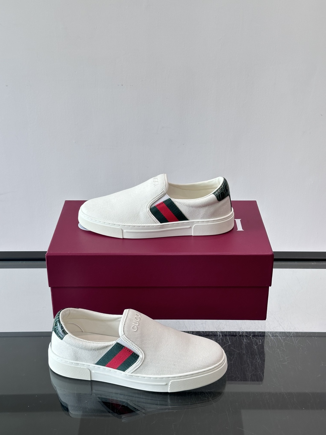 Gucci～经典一脚蹬休闲乐福鞋，原版印花帆布打造，搭配牛皮内里，注塑成型特制牛皮垫，带logo专属橡胶模具底，超精车线