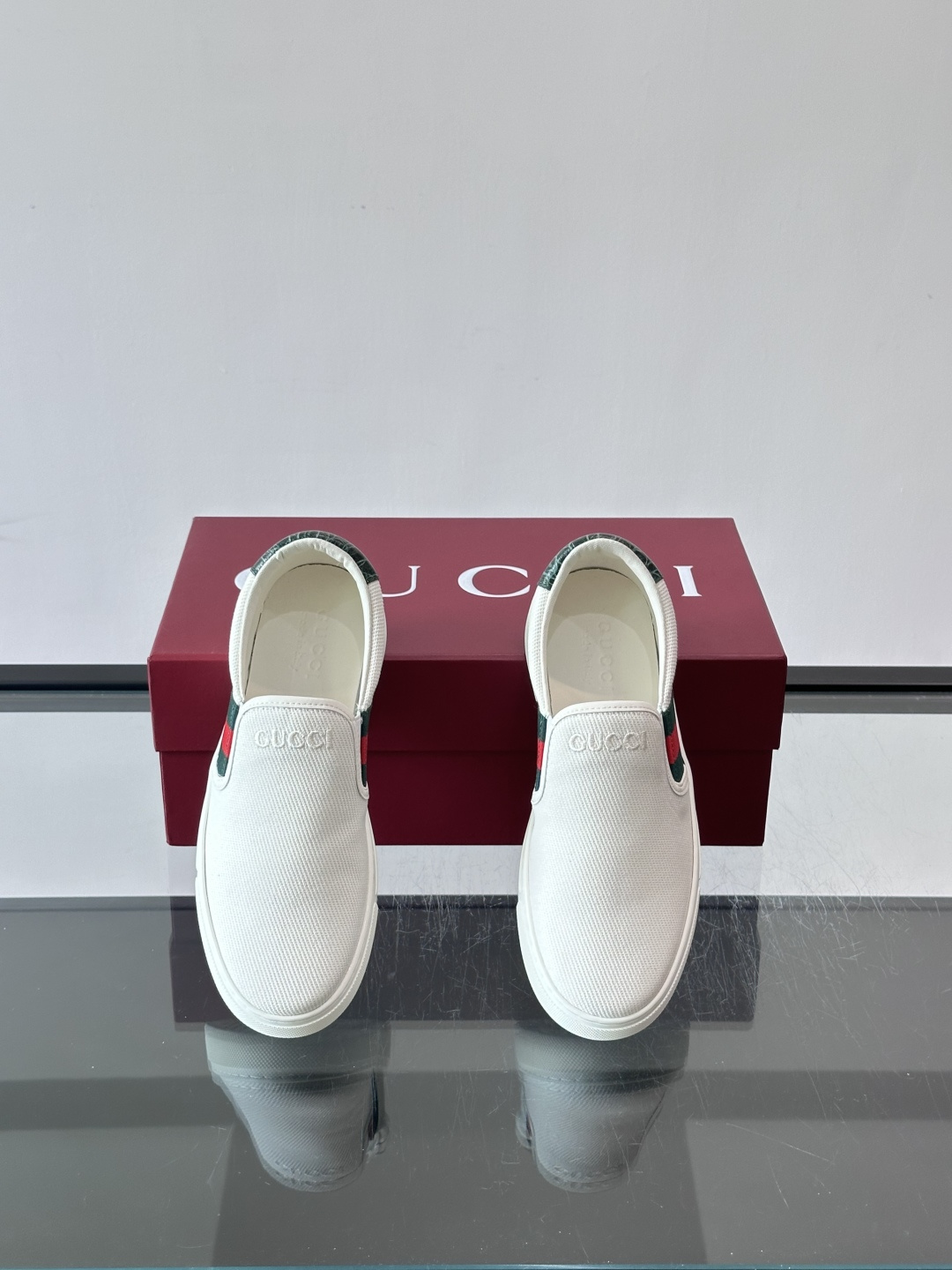 Gucci～经典一脚蹬休闲乐福鞋，原版印花帆布打造，搭配牛皮内里，注塑成型特制牛皮垫，带logo专属橡胶模具底，超精车线