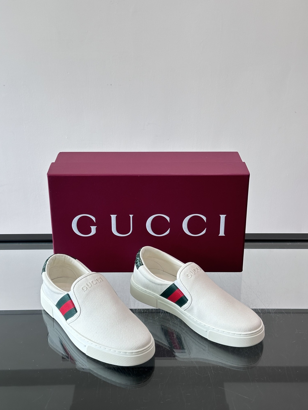 Gucci～经典一脚蹬休闲乐福鞋，原版印花帆布打造，搭配牛皮内里，注塑成型特制牛皮垫，带logo专属橡胶模具底，超精车线
