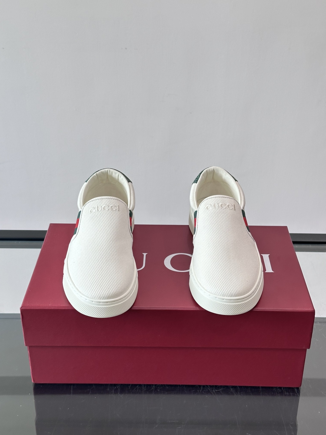 Gucci～经典一脚蹬休闲乐福鞋，原版印花帆布打造，搭配牛皮内里，注塑成型特制牛皮垫，带logo专属橡胶模具底，超精车线