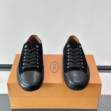 Tod’s 男士休闲😎运动鞋,选用优质皮革,搭配优质橡胶鞋底,简约又时尚✨。鞋面柔软细腻,内里贴合脚型,穿着舒适。白 Tod’s 男士休闲😎运动鞋,选用优质皮革,搭配优质橡胶鞋底,简约又时尚✨。鞋面柔软细腻,内里贴合脚型,穿着舒适。白