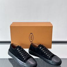 Tod’s 男士休闲😎运动鞋,选用优质皮革,搭配优质橡胶鞋底,简约又时尚✨。鞋面柔软细腻,内里贴合脚型,穿着舒适。白 Tod’s 男士休闲😎运动鞋,选用优质皮革,搭配优质橡胶鞋底,简约又时尚✨。鞋面柔软细腻,内里贴合脚型,穿着舒适。白