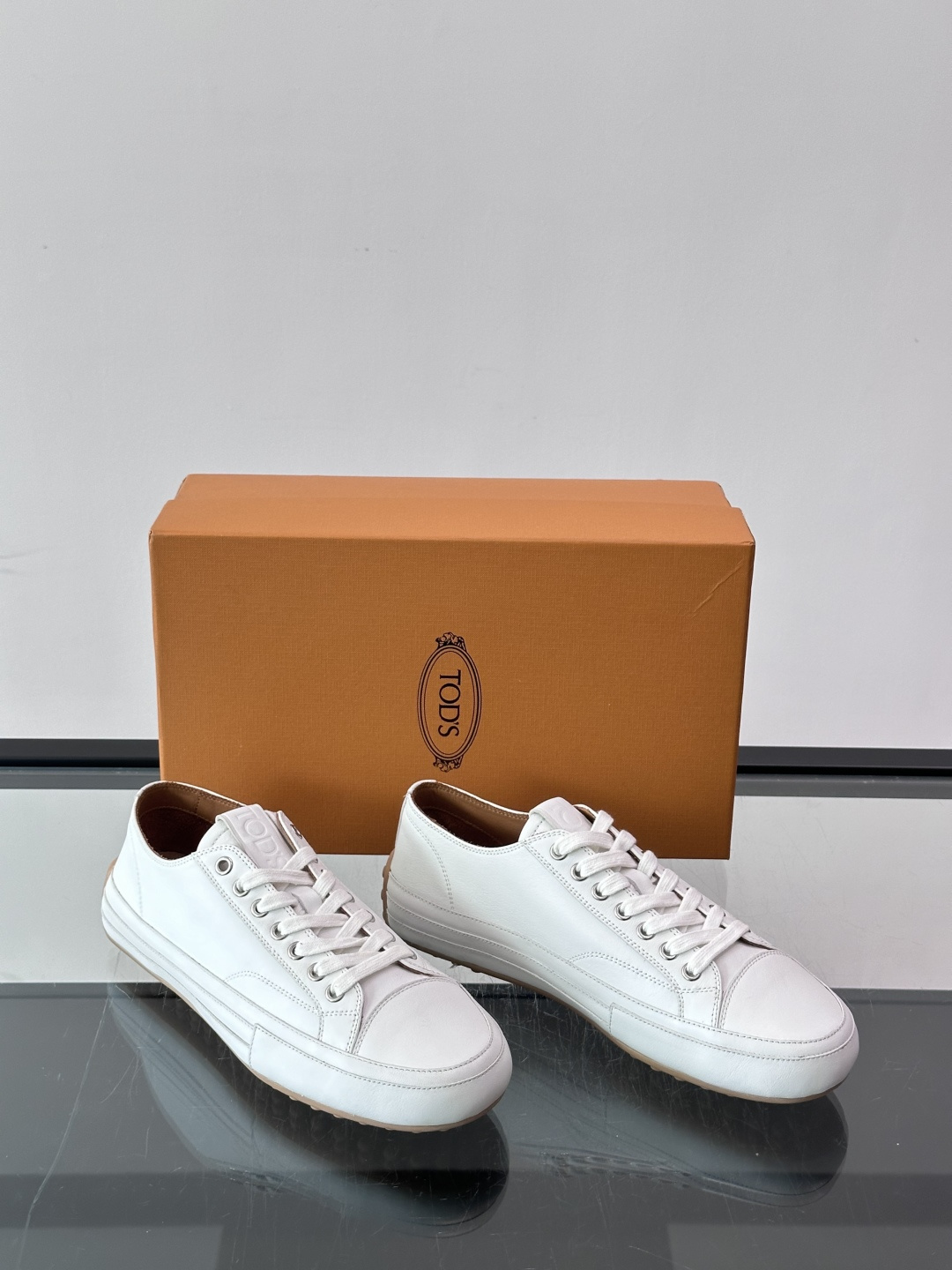Tod’s 男士休闲😎运动鞋,选用优质皮革,搭配优质橡胶鞋底,简约又时尚✨。鞋面柔软细腻,内里贴合脚型,穿着舒适。白 Tod’s 男士休闲😎运动鞋,选用优质皮革,搭配优质橡胶鞋底,简约又时尚✨。鞋面柔软细腻,内里贴合脚型,穿着舒适。白