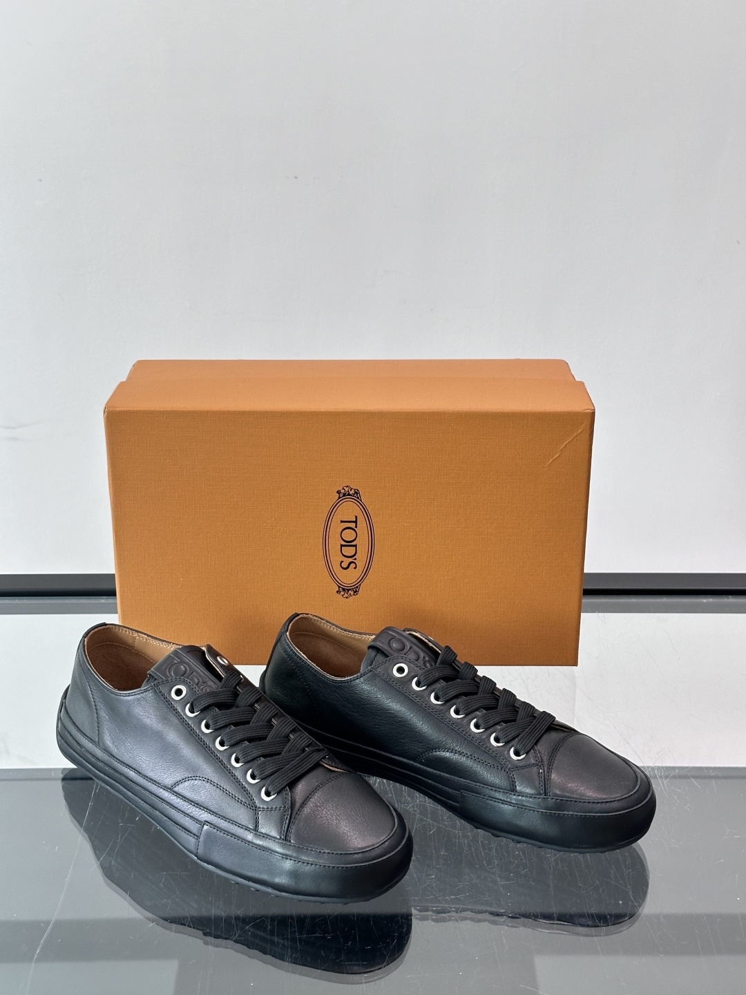 Tod’s 男士休闲😎运动鞋,选用优质皮革,搭配优质橡胶鞋底,简约又时尚✨。鞋面柔软细腻,内里贴合脚型,穿着舒适。白 Tod’s 男士休闲😎运动鞋,选用优质皮革,搭配优质橡胶鞋底,简约又时尚✨。鞋面柔软细腻,内里贴合脚型,穿着舒适。白