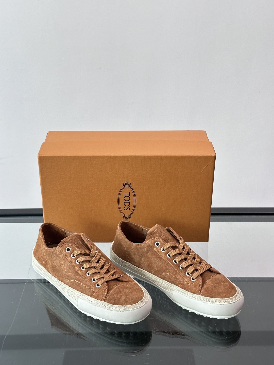 Tod’s 男士休闲😎运动鞋,选用优质皮革,搭配优质橡胶鞋底,简约又时尚✨。鞋面柔软细腻,内里贴合脚型,穿着舒适。白 Tod’s 男士休闲😎运动鞋,选用优质皮革,搭配优质橡胶鞋底,简约又时尚✨。鞋面柔软细腻,内里贴合脚型,穿着舒适。白