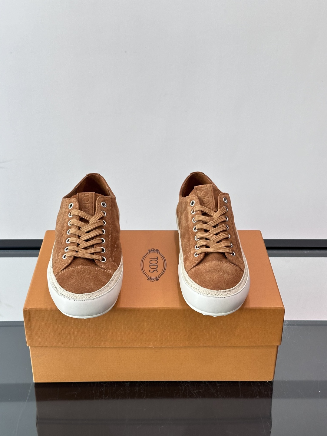 Tod’s 男士休闲😎运动鞋,选用优质皮革,搭配优质橡胶鞋底,简约又时尚✨。鞋面柔软细腻,内里贴合脚型,穿着舒适。白 Tod’s 男士休闲😎运动鞋,选用优质皮革,搭配优质橡胶鞋底,简约又时尚✨。鞋面柔软细腻,内里贴合脚型,穿着舒适。白