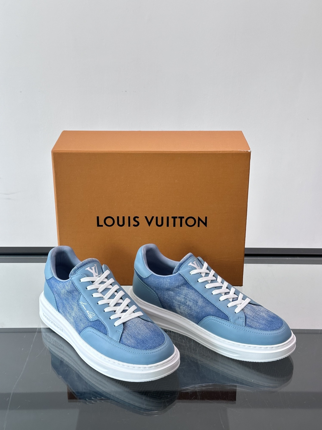 LV Beverly男士休闲鞋,新颜色。牛仔面料🪵➕牛皮材质拼接。质感细腻又高级;。厚底设计悄悄增高约4cm!鞋型秀气, LV Beverly男士休闲鞋,新颜色。牛仔面料🪵➕牛皮材质拼接。质感细腻又高级;。厚底设计悄悄增高约4cm!鞋型秀气,