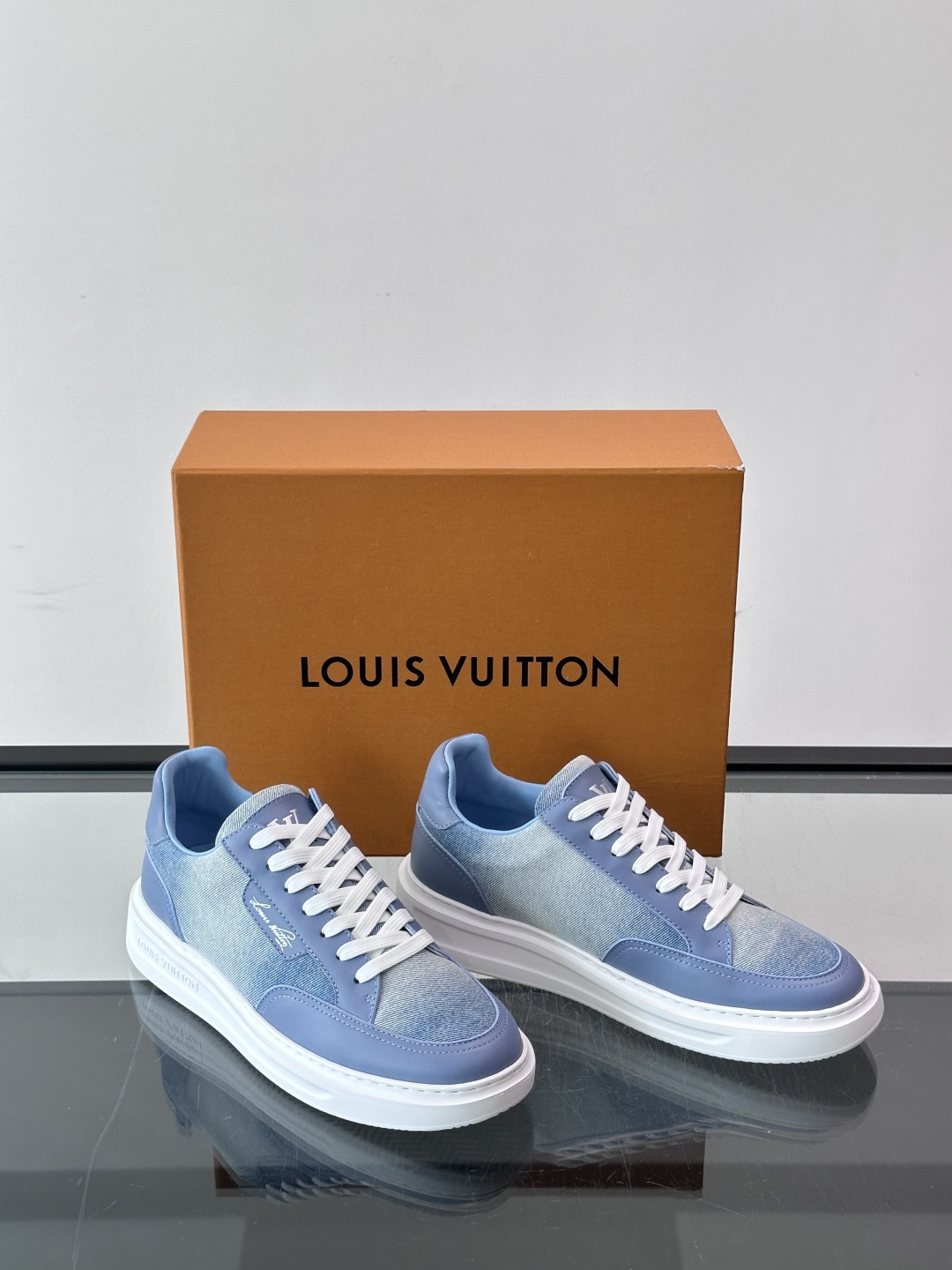 LV Beverly男士休闲鞋,新颜色。牛仔面料🪵➕牛皮材质拼接。质感细腻又高级;。厚底设计悄悄增高约4cm!鞋型秀气, LV Beverly男士休闲鞋,新颜色。牛仔面料🪵➕牛皮材质拼接。质感细腻又高级;。厚底设计悄悄增高约4cm!鞋型秀气,