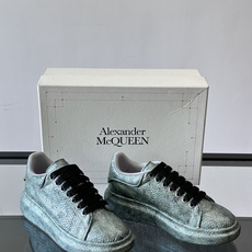 Alexander McQueen经典老爹鞋,采用牛皮。 层次感满满,质感高级✨。厚底设计,白色EVA材质,缓震又增高, Alexander McQueen经典老爹鞋,采用牛皮。 层次感满满,质感高级✨。厚底设计,白色EVA材质,缓震又增高,
