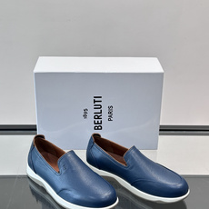 Berluti/布鲁提低帮休闲运动鞋 ,这款百搭的低帮运动鞋鞋面采用进口牛皮拼接打造,外侧饰有scritto图纹,后跟真 Berluti/布鲁提低帮休闲运动鞋 ,这款百搭的低帮运动鞋鞋面采用进口牛皮拼接打造,外侧饰有scritto图纹,后跟真